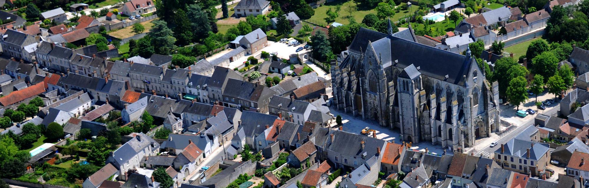 Vua aérienne de la basilique de Cléry-Saint-André