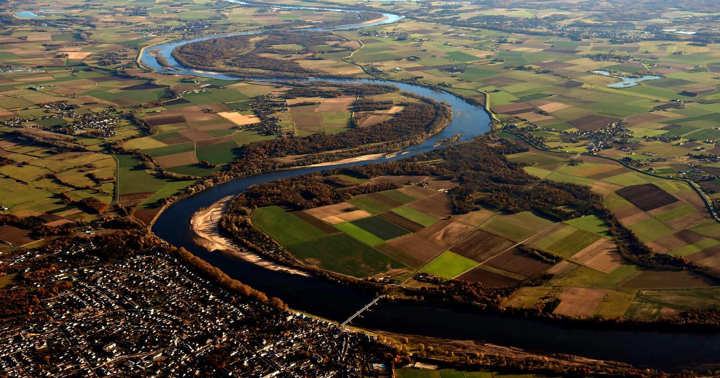 Les méandres de la Loire qui traverse le Loiret d'est en ouest