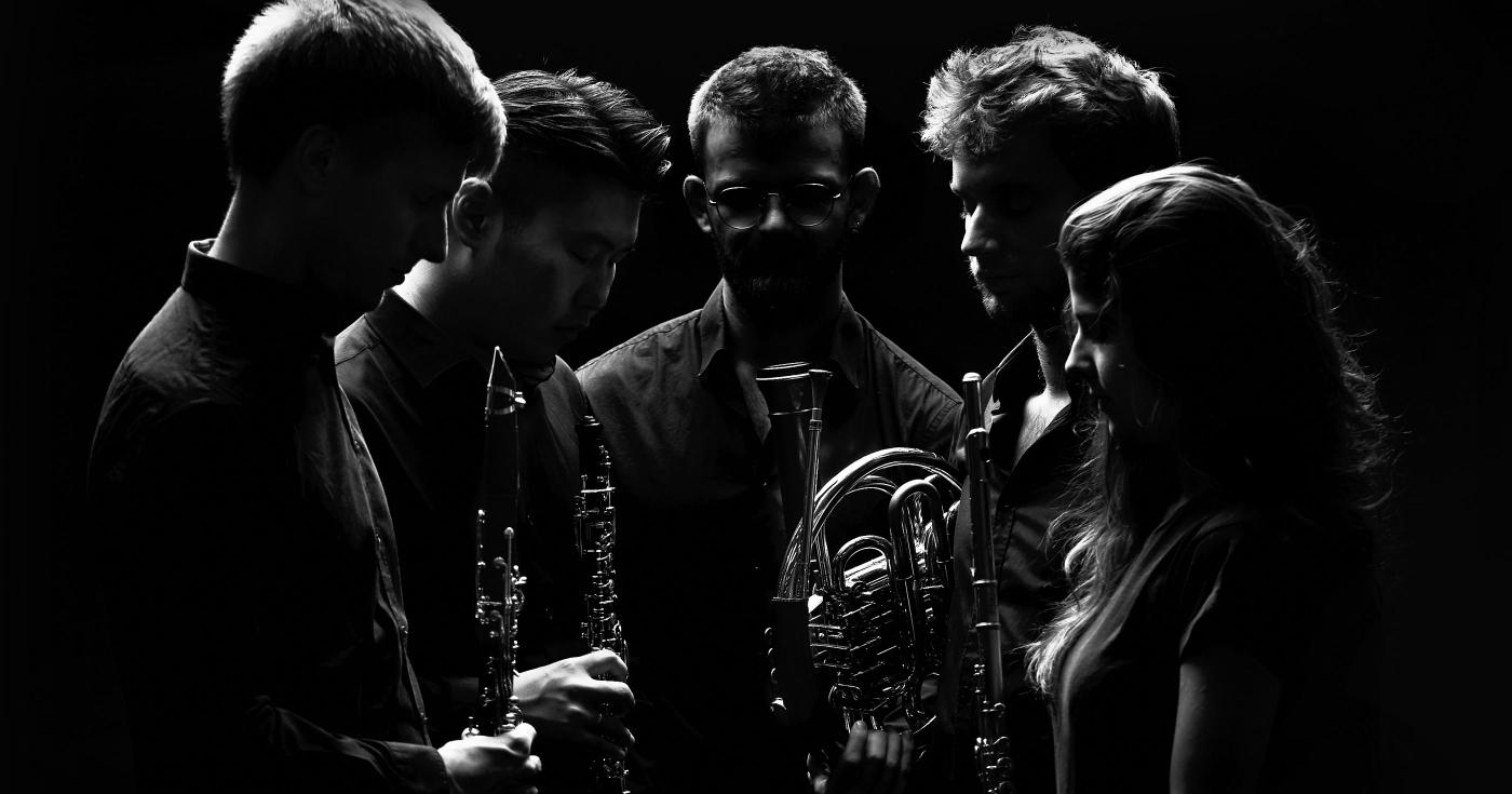 Quintette Diablo : un vent de jeunes talents souffle sur le Festival de Sully - photo du groupe en N&B